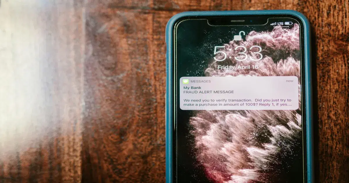 Transaction verification message on a smartphone: 3-D Secure authentication of a card deposit