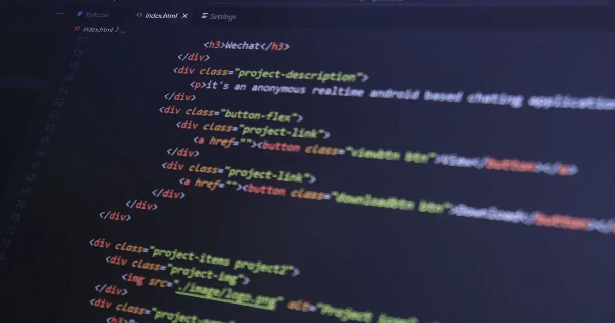 شفرة برمجية على شاشة: إدماج تعبئة الهاتف والقسائم عبر API